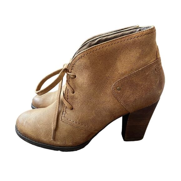 Clarks Womans 10 Sashlin Sue Lace Up Ankle Bootie Leather Granny Boot Tan Brown - Picture 1 of 8